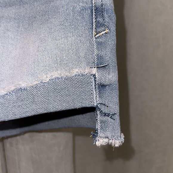 kensie 6/28 Vintage Luxe High Rise Raw Hem Distressed Blue Med Wash Shorts - Picture 6 of 11
